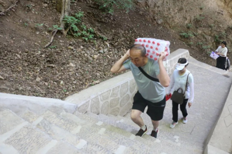 助力文旅市场 展示产投风采——开云官方手机登录入口-开云(中国)
组织开展员工登山比赛活动(图6)